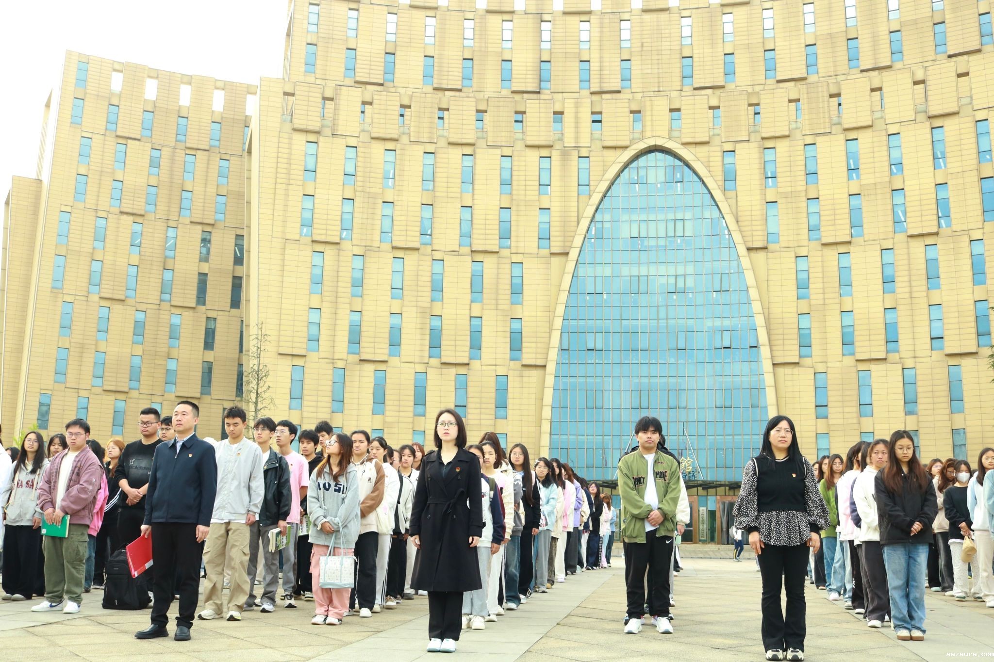 生物与农业科技学院举行升旗仪式